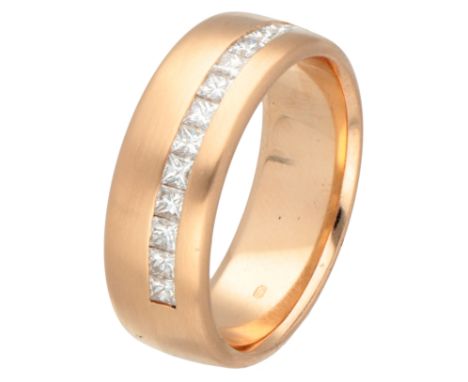 Set with 13 princess cut diamonds of approx. 0.40 ct. in total (VVS2 - VS1 / F-G). Hallmarks: 750 Dutch assay mark.I In good 