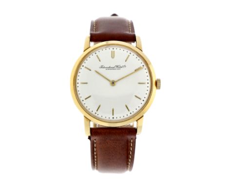 Case: yellow gold (18K) - bracelet: leather - manual winding - condition: good, movement in working order - diameter: 33 mm -