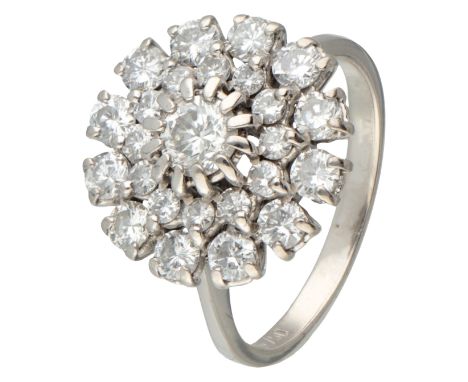 Set with 25 brilliant cut diamonds with a total weight of approx. 2.06 ct. (VS / J, 1 x 0.50 + 12 x 0.10 + 12 x 0.03 ct.) Hal