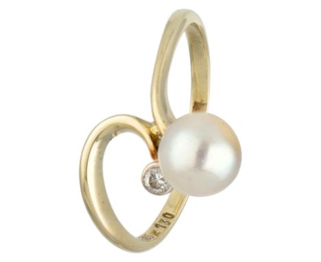 Set with a brilliant cut diamond of approx. 0.05 ct. (SI2 / H-I) and a white cultured freshwater pearl of Ø approx. 6.7 mm. I