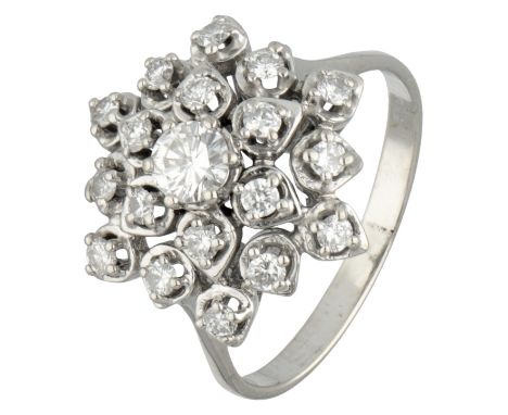Set with 19 diamonds with a total weight of approx. 0.94 ct. (1 x 0.40 ct. and 18 x 0.03 ct., SI / H-I). Hallmarks: 750 Dutch