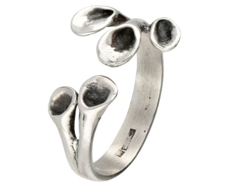 Hallmarks: crown (for Valo-Koru Oy), 925, import marks. In good condition, with light signs of use. Ring size: 18.25 mm / 57.