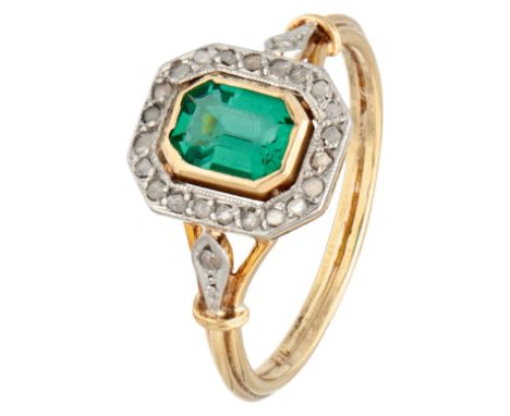 A green stone surrounded by a row of rose cut diamonds set in platinum. Hallmarks: 585 and Pt 900 Dutch assay mark. In fair c