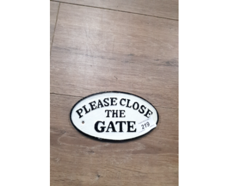 CAST METAL PLEASE CLOSE THE GATE SIGN