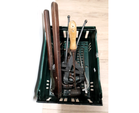 A LOT OF HORSE TOOLS