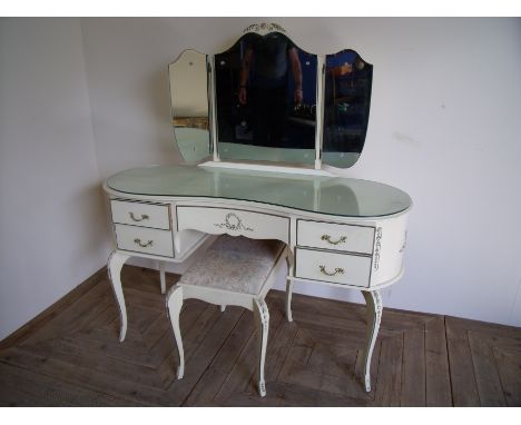 Cream and gilt kidney shaped dressing table with three sectional mirror, with central drawer and four short drawers with asso