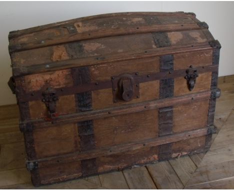 Wooden slatted dome topped vintage travel trunk (width 77cm)
