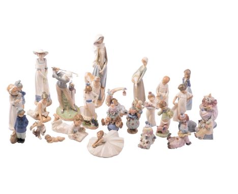 A large collection of Lladro and Nao figurines, the majority boxed.Appear well-looked after and undamaged. No obvious damage 