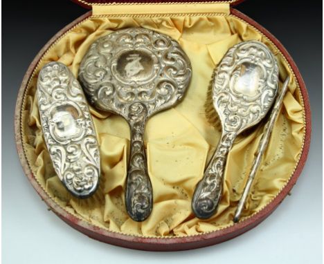 A German 800 silver vanity set, comprising of: a mirror (height: 28 cm), 2 types of brushes and a comb. Decorated with plant 
