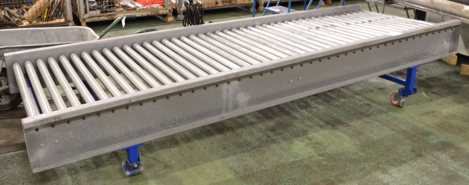 Roller Loading Ramp 3.2m long x 1.1m wide Legs require attention.
