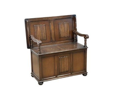 A vintage 18th Century style oak combination hall bench/hall table. Bench measures 94x46x104cm.