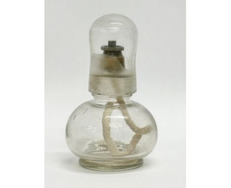 A WWI glass trench lantern. 1914-1918. 13cm