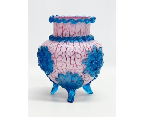 A Late 19th/Early 20th Century art glass vase. In the Harrach/Moser style. 16x20cm