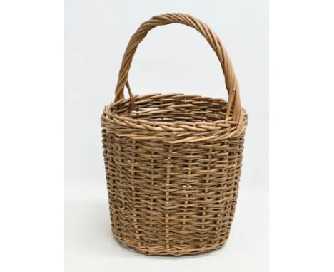 A good quality vintage wicker basket. 31x29x46cm.