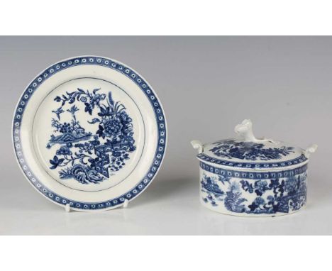 A Worcester Fence pattern blue printed butter tub, cover and stand, circa 1770, of circular shape with scroll handles, hatche