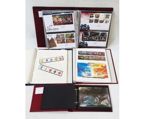 GB: QEII Mint Defin., Commem. &amp; 'Post-and-Go' stamps 2015-2021 in 5 albums plus 4 albums of clean, purposed FDC including