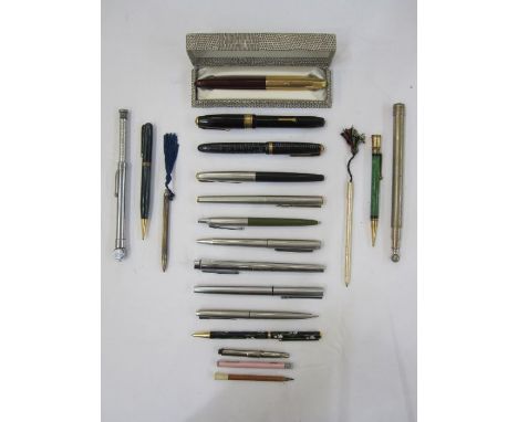Conway Stewart 100 fountain pen&nbsp;in black with gold-plated highlights, a Parker Vacumatic (number indistinct, possibly 31