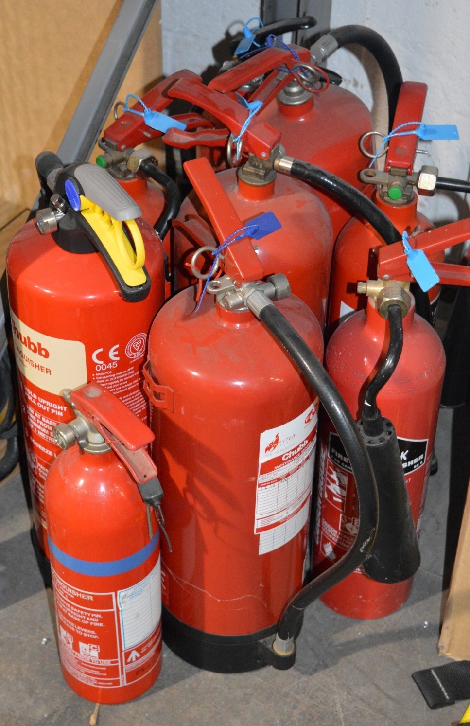 9 x Various Fire Extinguishers Including Chubb 6gk Foam Extinguishers ...