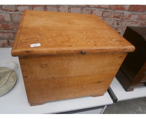 pine commode