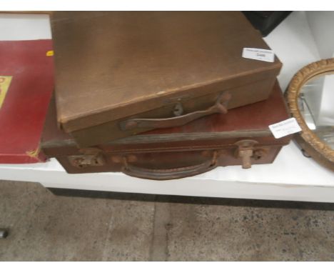 2 small vintage cases