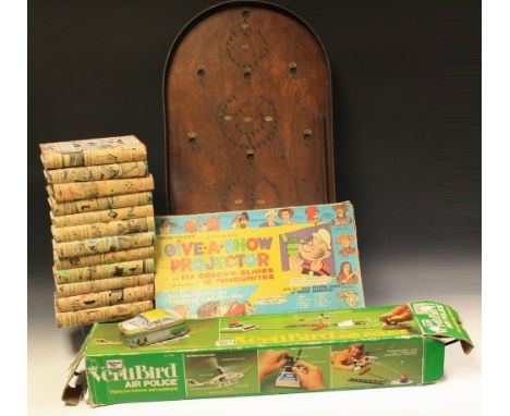 Books and Toys - Arthur Ransom, a set of twelve hardback volumes, printed by Jonathan Cape, including Swallows and Amazons, e