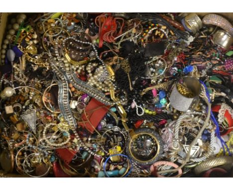 Costume Jewellery - a large quantity of vintage and retro beads, bracelets, bangles, necklaces, chains, pendants, earrings, e