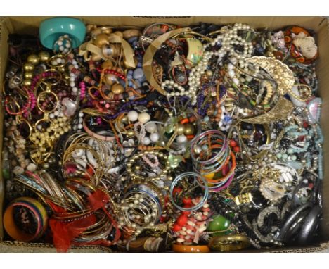 Costume Jewellery - a large quantity of vintage and retro beads, bracelets, bangles, necklaces, chains, pendants, earrings, e