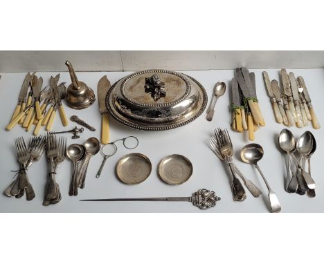 Two Chinese export silver coin dishes,&nbsp;both by Hungchong &amp; Co, one set 1911 British trade dollar, the other set Chin