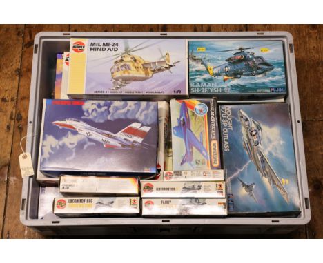 26x 1:72 scale aviation related model kits. Makes include Airfix, Hasegawa, Fujimi, Matchbox, and others. Fujimi F-140 Super 