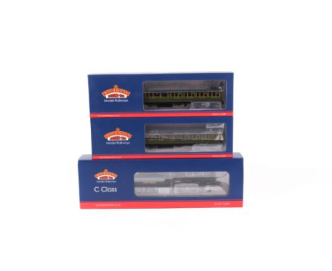 3 Bachmann '00' gauge items. Southern Railway C class 0-6-0 Tender Locomotive (31-461A). 1294 in unlined black livery. Togeth