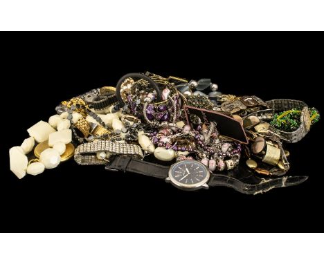 A Mixed Quantity of Assorted Costume Jewellery to include beads, necklaces etc.  Large collection, please see images.