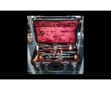 Yamaha Clarinet in Hard Shell Case.  Please see photographs.