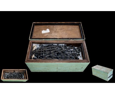 A Good Collection Of Model Railway Track - Please See Image. Assortment Of Tracks, Figures Of Eight Etc. All Housed In A Cust