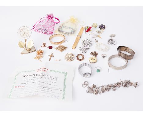 A mixed lot of costume jewellery &amp; silver jewellery to include brooches, necklaces, 1/5th 9ct gold &amp; metal core engra