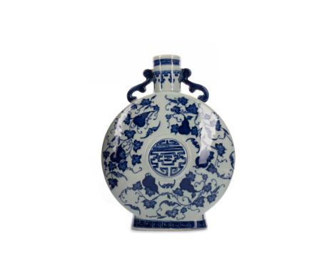 20TH CENTURY CHINESE BLUE AND WHITE MOON FLASK VASE, painted with trailing leaves in shades of blue on a white ground, painte