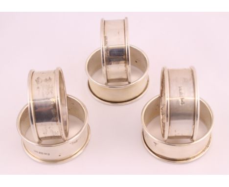 A cased set of six napkin rings H/M Birmingham 1984, approx total weight 62gms & no engraved initials 