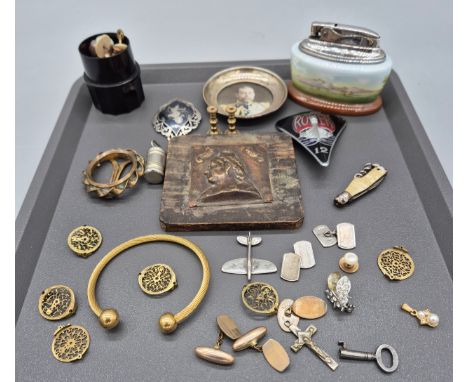 Small tub of mixed collectables; Queen Victoria copper worked raised relief silhouette plaque, Minton table lighter, Rover 12