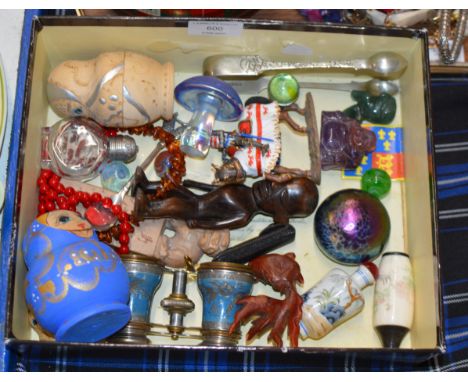 BOX WITH ASSORTED COLLECTABLES, ISLE OF WIGHT STYLE GLASS WARE, ORIENTAL SNUFF BOTTLES, COSTUME JEWELLERY, NESTING DOLLS, OPE