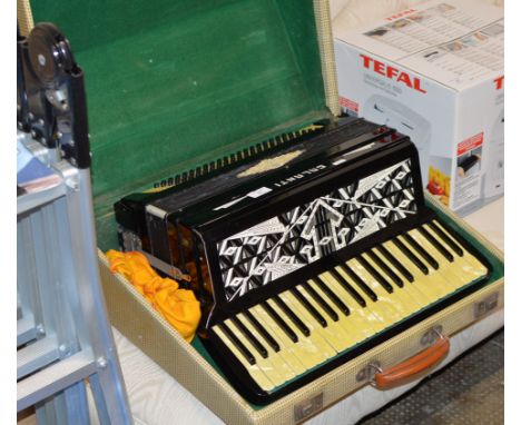 CALANTI ACCORDION WITH CARRY CASE     