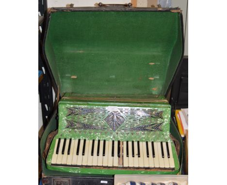 VINTAGE GERALDO ACCORDION WITH CARRY CASE     