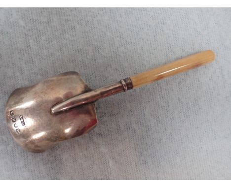 A VICTORIAN SILVER AND IVORY CADDY SPOON 