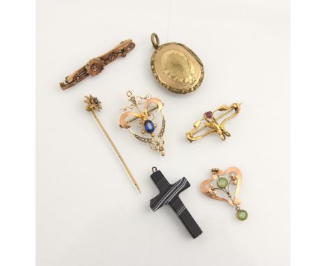 A selection of jewellery, including a 9ct yellow gold Art Nouveau style brooch or pendant, the pink stone with sinuous design