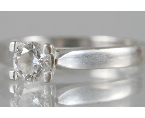 An 18ct white gold and diamond solitaire ring, diamond approx 40 points, ring size L, 3.8g 