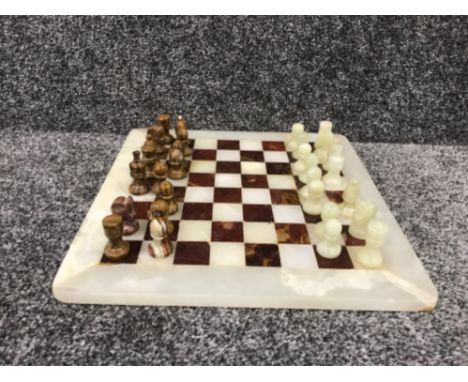 Marble and onyx chess set incomplete 2 pieces missing