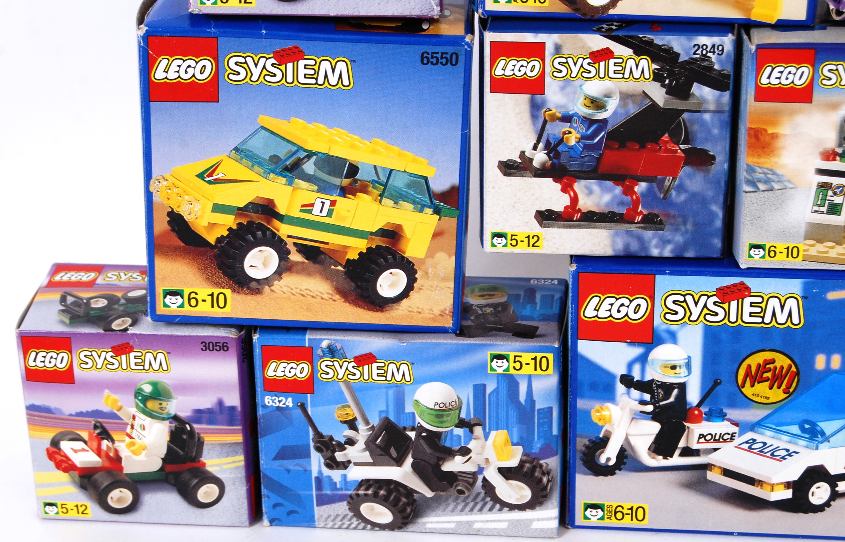 A good collection of 12x vintage Lego System small playsets. 3056, 6550 ...