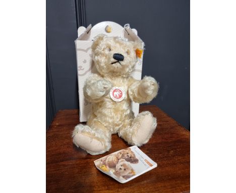 Steiff:&nbsp;a modern 'Classic 1920' blond mohair bear, No.000645, boxed. 