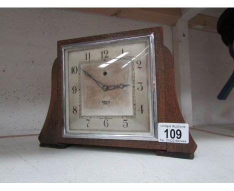 A mantel clock