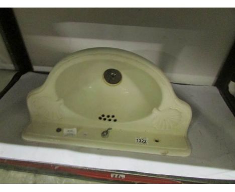 A Victorian ceramic wash basin