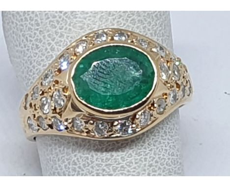 18 K 5 K GRAMS RING WITH OVAL CENTRAL EMERALD FROM CTS 2 AND SIDE DISH OF DIAMONDS COLOR G VVS - MATB2