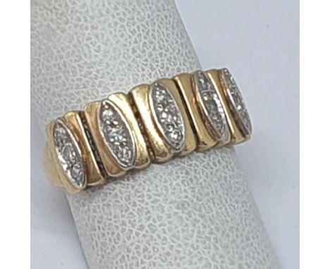 18 KT GOLD RING, 3.8 GRAMS WITH FRONT DIAMONDS FOR ABOUT 0.15 CT SIZE 14.5 - MATF8